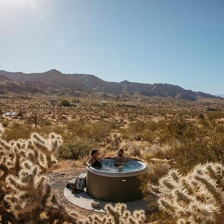 Shelter 2 L A Classic At Joshua Tree Park Entrance Экстерьер фото