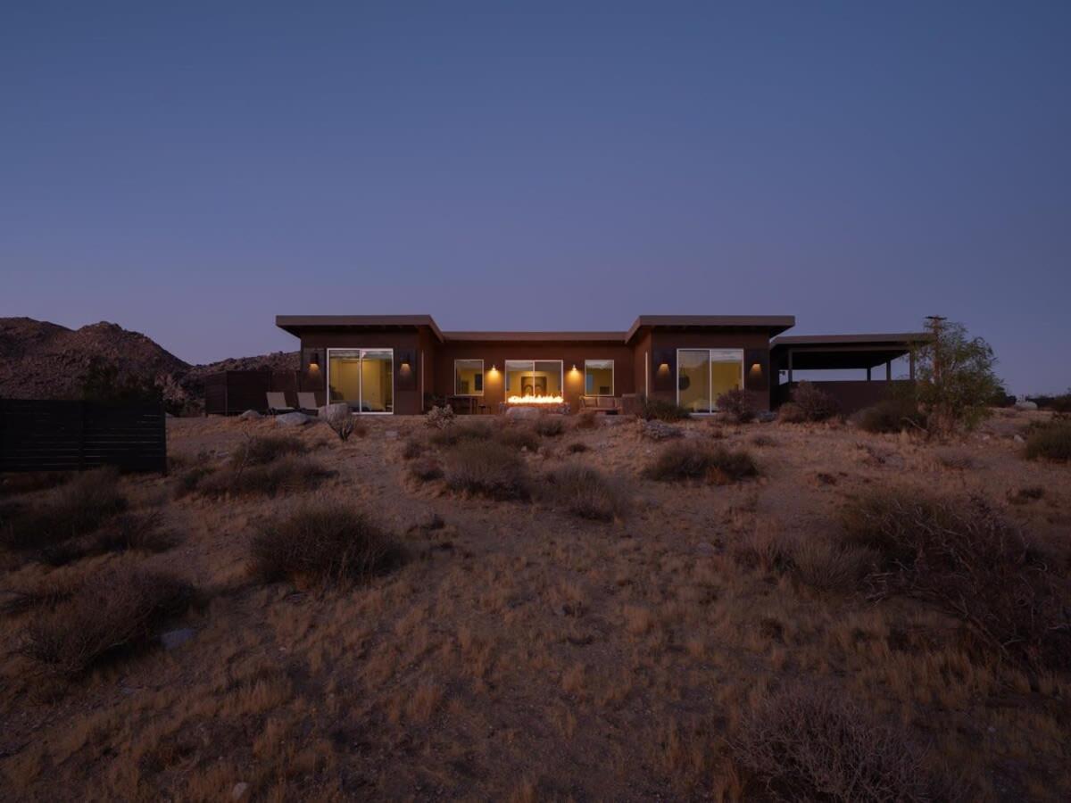 Shelter 2 L A Classic At Joshua Tree Park Entrance Экстерьер фото