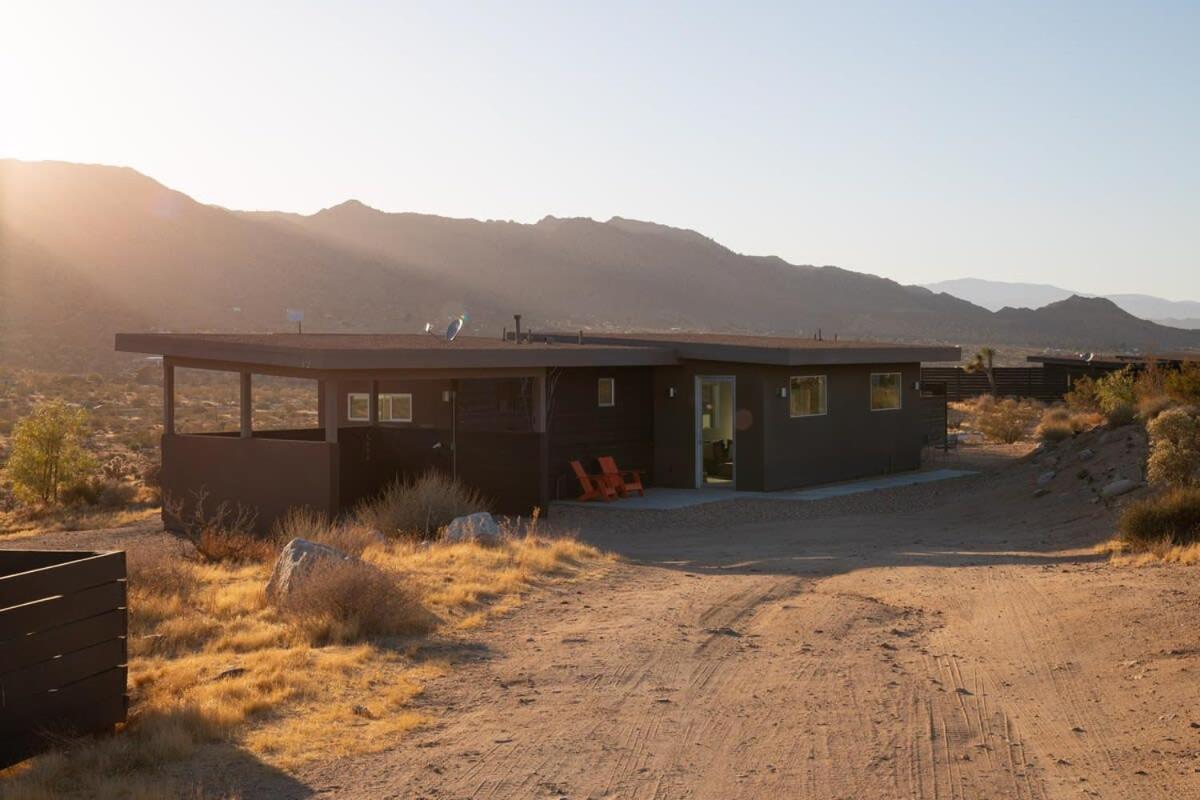 Shelter 2 L A Classic At Joshua Tree Park Entrance Экстерьер фото