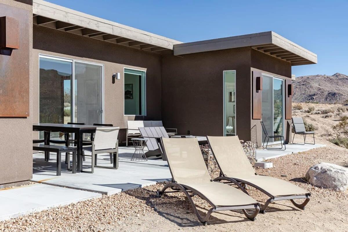 Shelter 2 L A Classic At Joshua Tree Park Entrance Экстерьер фото