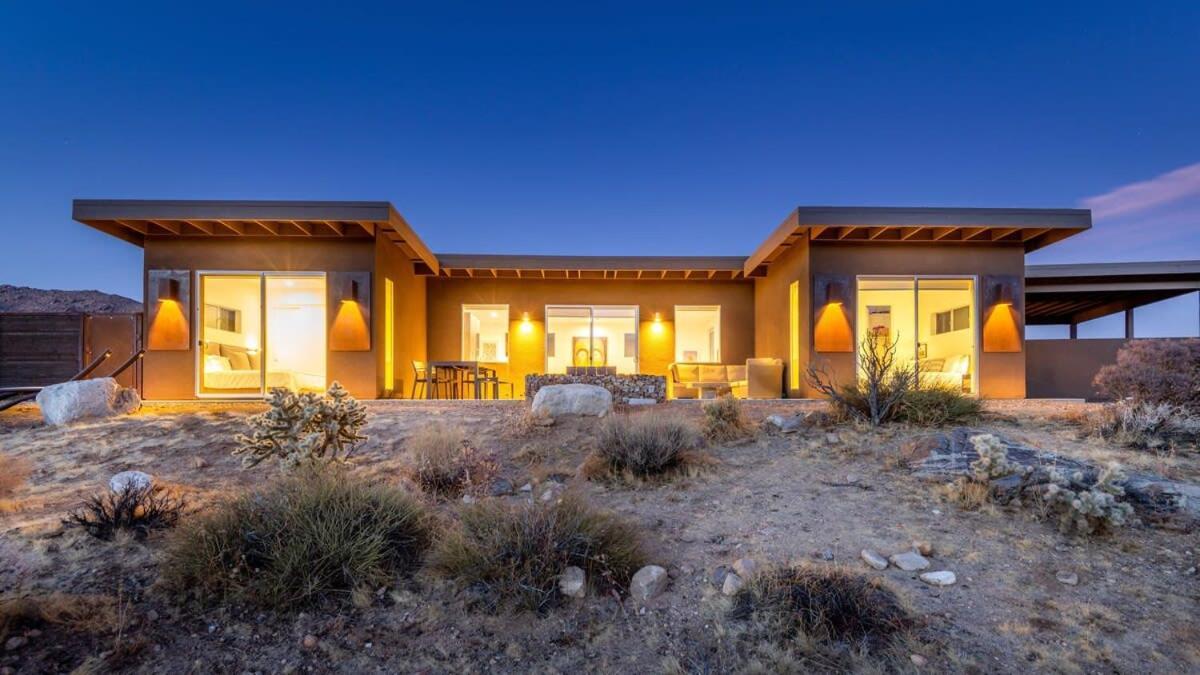 Shelter 2 L A Classic At Joshua Tree Park Entrance Экстерьер фото