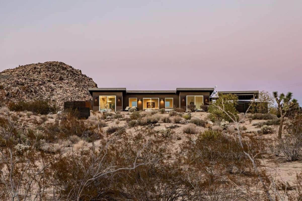 Shelter 2 L A Classic At Joshua Tree Park Entrance Экстерьер фото