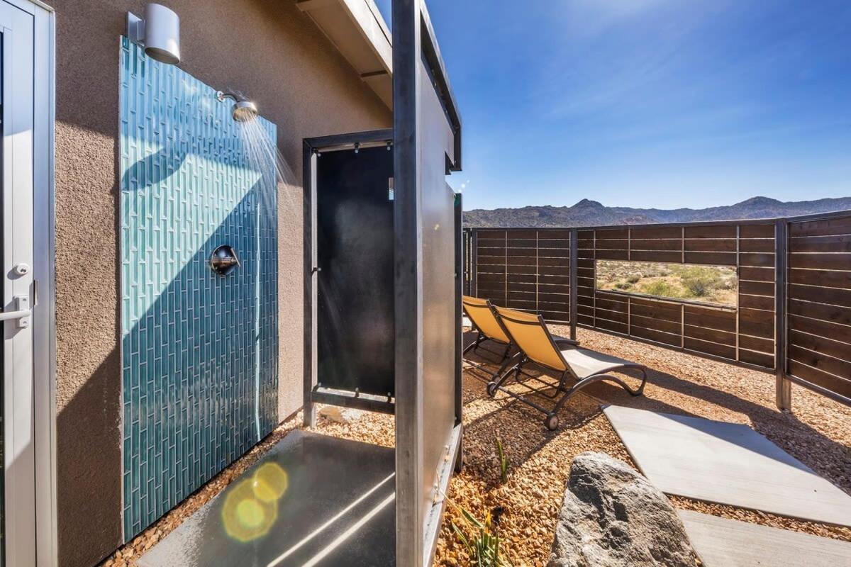 Shelter 2 L A Classic At Joshua Tree Park Entrance Экстерьер фото