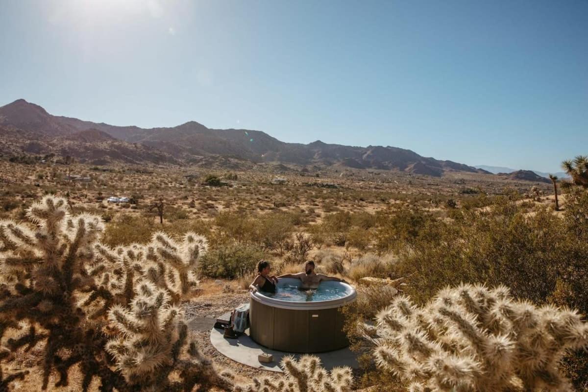 Shelter 2 L A Classic At Joshua Tree Park Entrance Экстерьер фото
