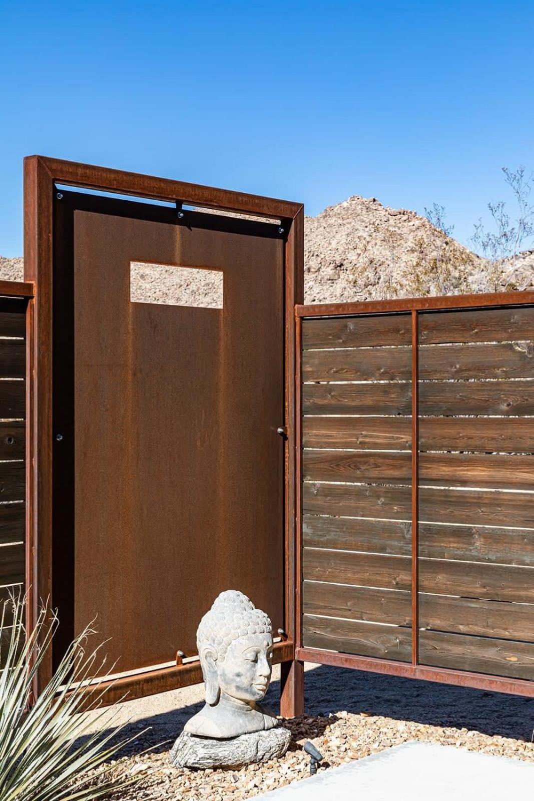 Shelter 2 L A Classic At Joshua Tree Park Entrance Экстерьер фото