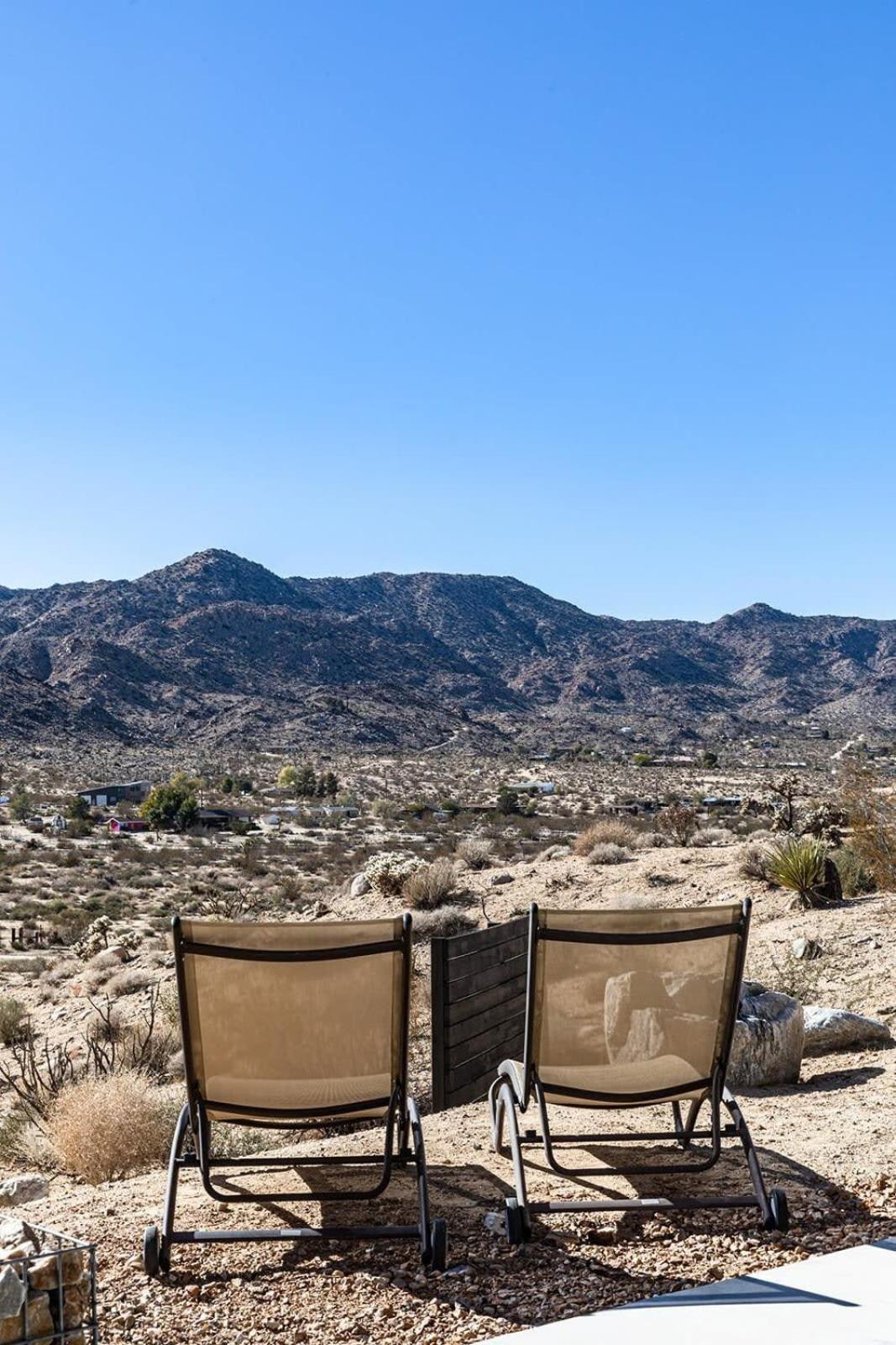 Shelter 2 L A Classic At Joshua Tree Park Entrance Экстерьер фото